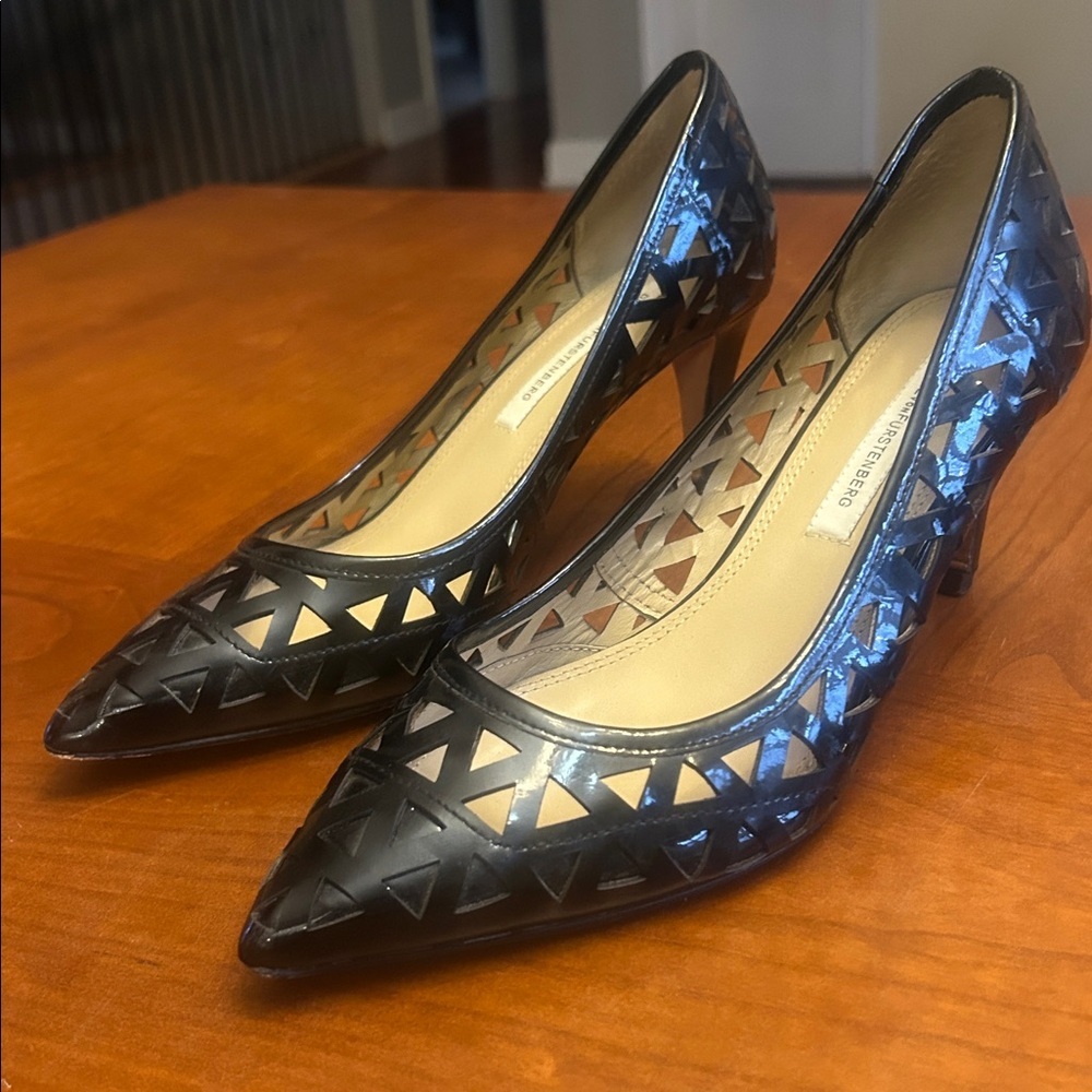 Diane Von Furstenberg Black Laser Cut Pumps patent leather size 7.5
